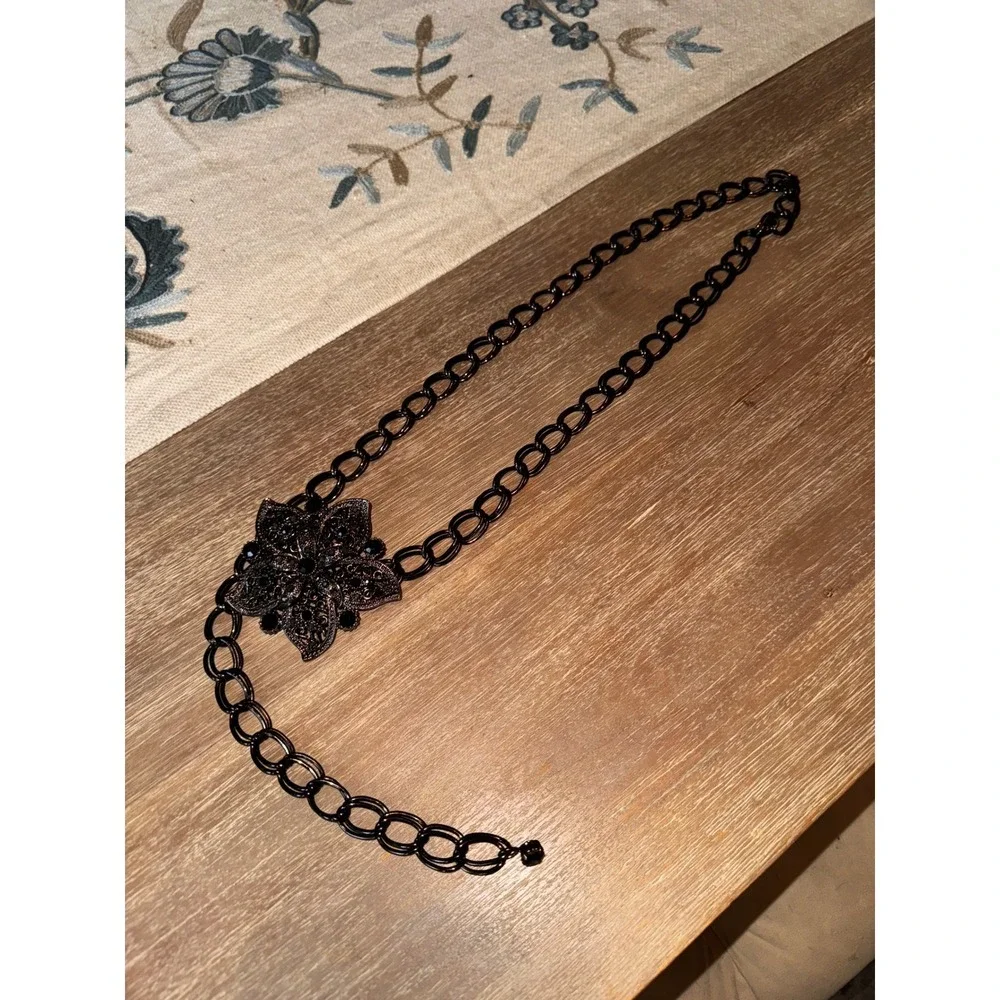 Black‎ Chain Belt with Flower Embellishment Fashion Waist Jewelry Accessory